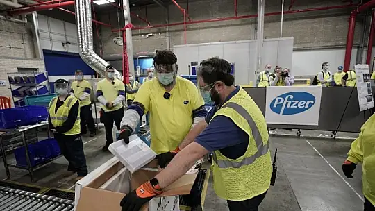 Pfizer ve Moderna'nın, Covid-19 aşılarından 32 milyar dolar kazanması bekleniyor