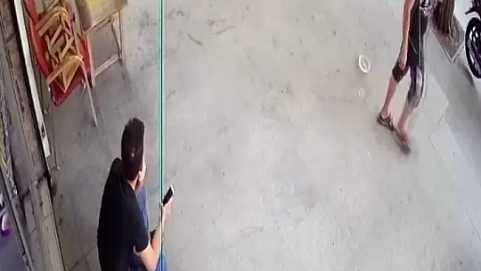 Pişkin hırsızın rahat tavırları pes dedirtti