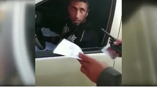 Polis müşteri gibi davranıp korsan taksiciyi yakaladı