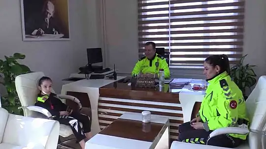 Polis olma hayali kuran minik Ada'ya büyük sürpriz