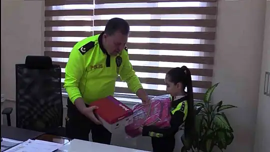 Polis olma hayali kuran minik Ada'ya büyük sürpriz