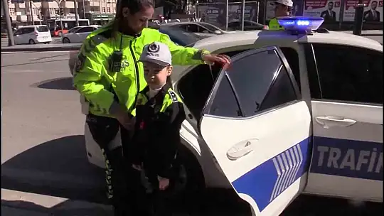 Polis olma hayali kuran minik Ada'ya büyük sürpriz