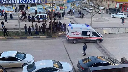 Polislerin gözü önünde yayaya çarptı