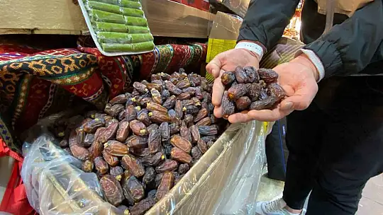 Ramazan'ın vazgeçilmez lezzeti hurma 250 TL'den satılıyor