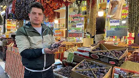 Ramazan'ın vazgeçilmez lezzeti hurma 250 TL'den satılıyor