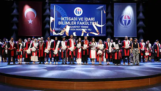 Rektör Prof. Dr. Özaydın: 'Karamsar olmayın, Türkiye'nin ve sizin önünüz açık'