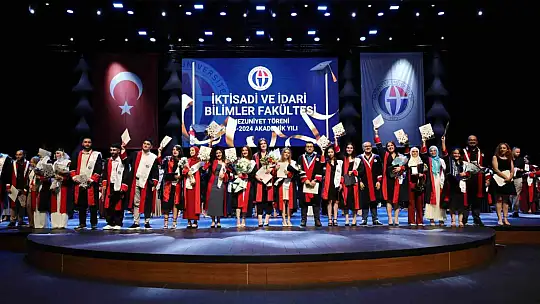 Rektör Prof. Dr. Özaydın: 'Karamsar olmayın, Türkiye'nin ve sizin önünüz açık'