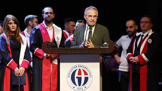 Rektör Prof. Dr. Özaydın: 'Karamsar olmayın, Türkiye'nin ve sizin önünüz açık'