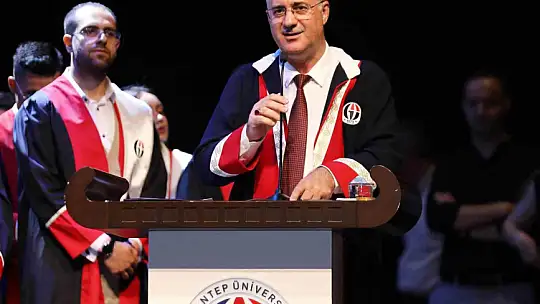 Rektör Prof. Dr. Özaydın: 'Karamsar olmayın, Türkiye'nin ve sizin önünüz açık'
