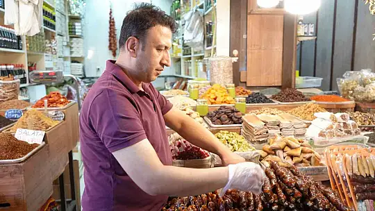 Rengarenk bayram şekerleri Gaziantep'te tezgahları süslemeye başladı