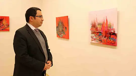Ressam Kodaman'ın SANKO'da açtığı sergi devam ediyor