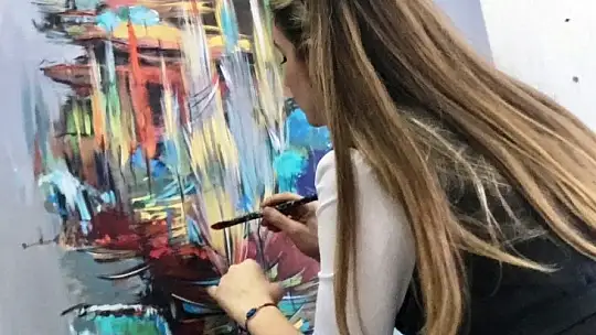Ressam Kodaman'ın SANKO'da açtığı sergi devam ediyor