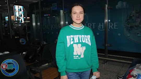 Rus ve Ukraynalı yolcuların İstanbul Havalimanı'nda bekleyişi sürüyor