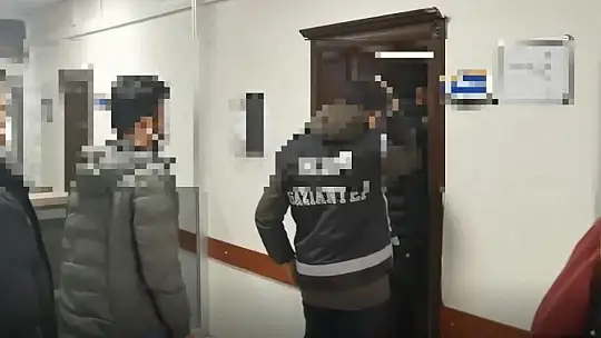 Rüşvet alan tapu memuru ile rüşvet veren bir kişi tutuklandı