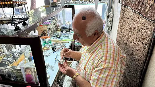 Saat tamirciliğini yaşatmak için teknolojiye direniyorlar