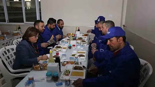 Şahin: 'Bu büyük ailenin en önemli parçası emekçi kardeşlerimizdir'