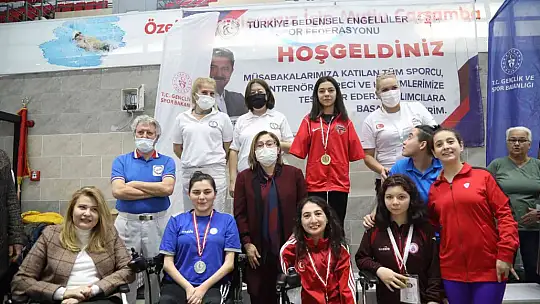 Şahin: 'Gaziantep modeli size deniz olmadan da yüzme şampiyonu nasıl olunacağını gösterir'