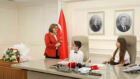 Şahin, 23 Nisan'da koltuğunu çocuklara devretti