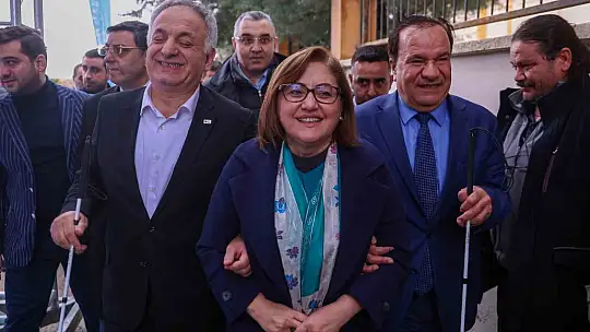 Şahin, Buğday Tanesi Protez Ortez Yapım ve Uygulama Merkezi'nde Hizmet Alan Engellilerle bir araya geldi