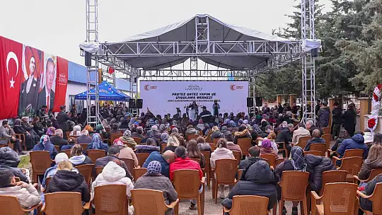 Şahin, Buğday Tanesi Protez Ortez Yapım ve Uygulama Merkezi'nde Hizmet Alan Engellilerle bir araya geldi