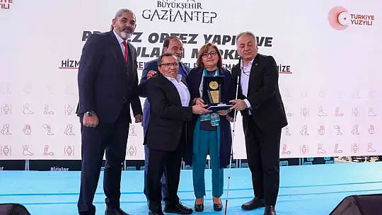 Şahin, Buğday Tanesi Protez Ortez Yapım ve Uygulama Merkezi'nde Hizmet Alan Engellilerle bir araya geldi
