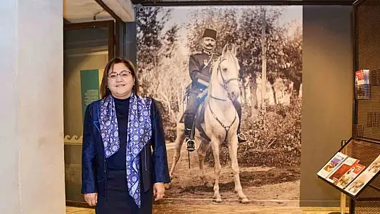 Şahin, çocuklarla Medine kahramanı Fahreddin Paşa'yı anlatan sergiyi gezdi