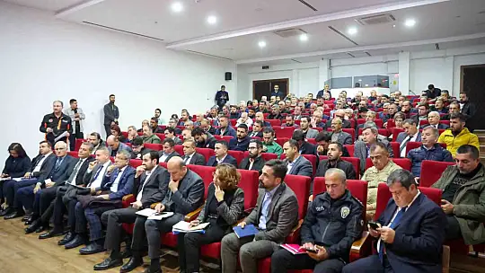 Şahin, deprem bölgelerinde değerlendirme toplantısı yaptı