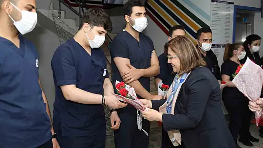Şahin, fedakar hemşireleri ziyaret etti