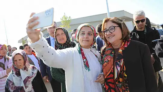 Şahin, İslahiye ve Nurdağı'nda depremzedelerle bayramlaştı
