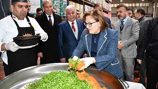 Şahin, Kadooğlu'nda nergislerle karşılandı