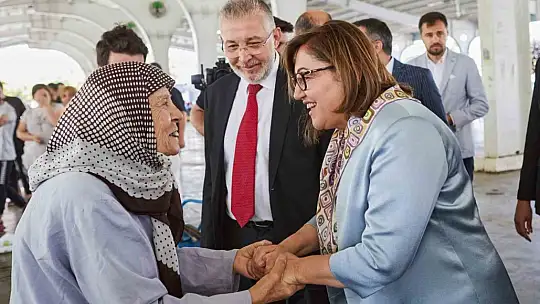 Şahin, kurban kesim alanlarındaki gazi şehirlilerle bayramlaştı