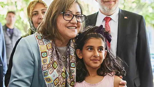 Şahin, kurban kesim alanlarındaki gazi şehirlilerle bayramlaştı