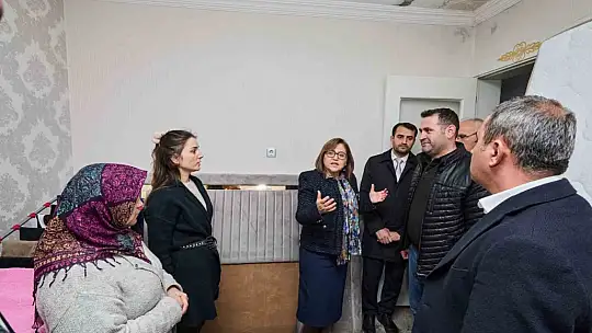 Şahin yağmurda evleri zarar gören vatandaşları ziyaret etti