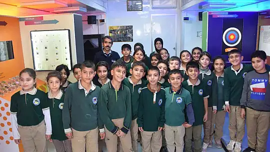 Şahinbey 'Bilim Tırı' ile bilimi ve teknolojiyi okullara taşıyor