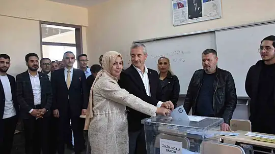 Şahinbey Belediye Başkan adayı Tahmazoğlu, oyunu kullandı