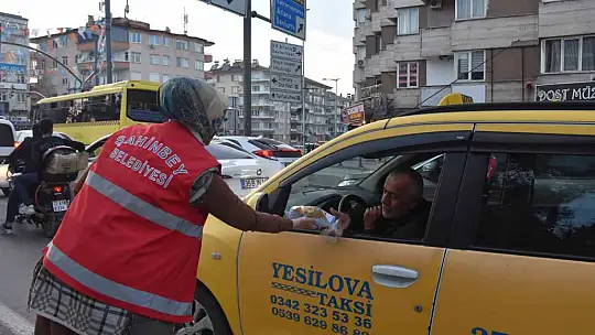Şahinbey Belediyesi iftara beş kala ile vatandaşların yanında