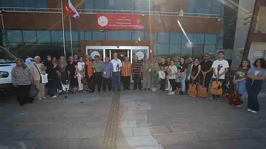 Şahinbey Belediyesi kursiyerleri huzurevini ziyaret etti