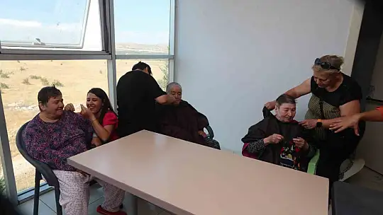 Şahinbey Belediyesi kursiyerleri huzurevini ziyaret etti