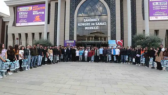 Şahinbey Belediyesi'nin 6. Kitap Fuarı depremzede öğrencileri ağırladı
