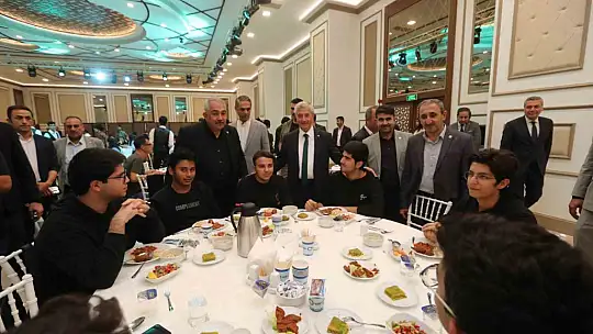 Şahinbey Belediyesi'nin 6. Kitap Fuarı depremzede öğrencileri ağırladı