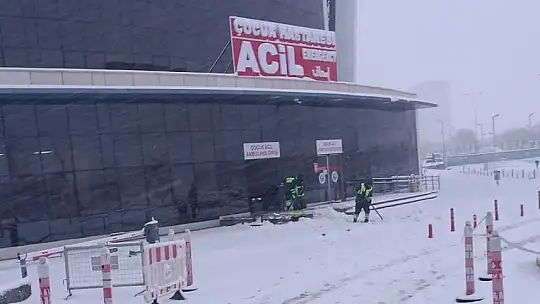 Şahinbey'de karla mücadele aralıksız sürüyor