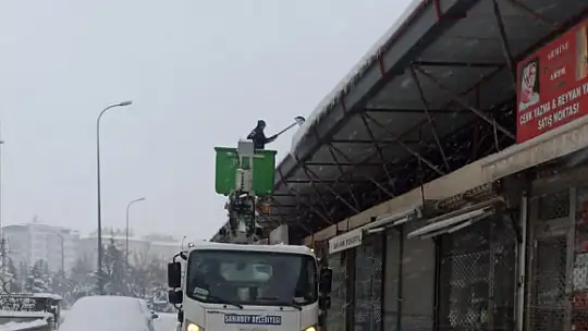 Şahinbey'de karla mücadele aralıksız sürüyor