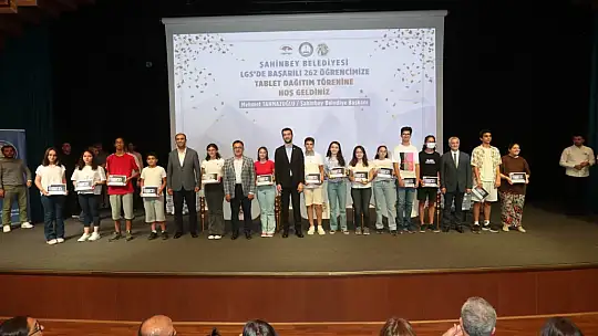 Şahinbey'den başarılı 262 LGS öğrencisine tablet