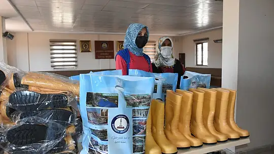 Şahinbey'den kadın çiftçi ve besicilere 6 bin 800 çizme