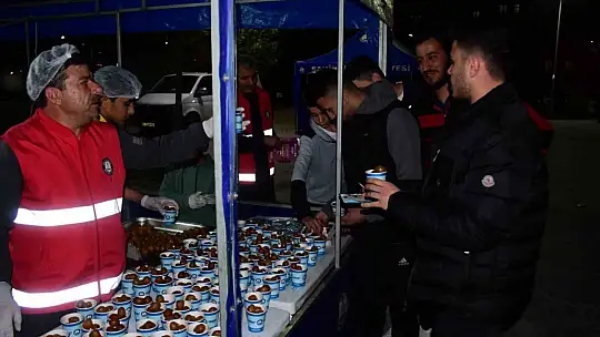 Şahinbey'den Kadir Gecesi'nde lokma tatlı ikramı
