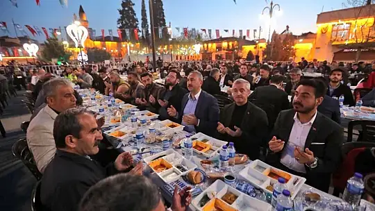 Şahinbey, her gün on binlerce kişiyi iftarda buluşturuyor