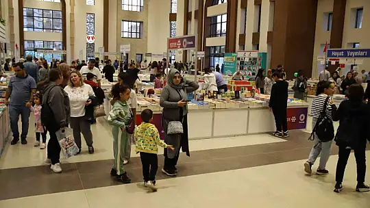 Şahinbey Kitap Fuarı'nı yüz binlerce kişi ziyaret etti