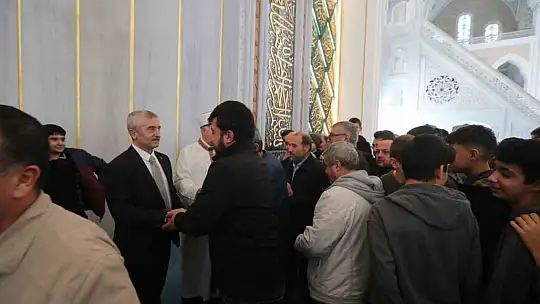 Şahinbey Millet Camii ilk Cuma namazında doldu taştı