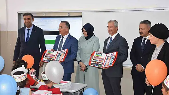 Şahinbey öğrencilere 140 bin adet hediye seti dağıttı