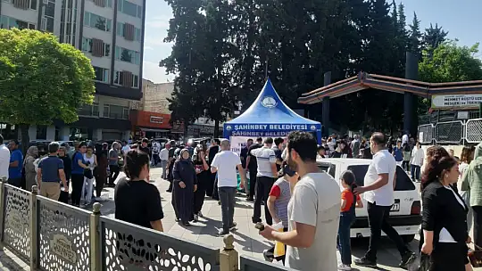 Şahinbey öğrencilerin ve velilerin sınav heyecanı paylaştı